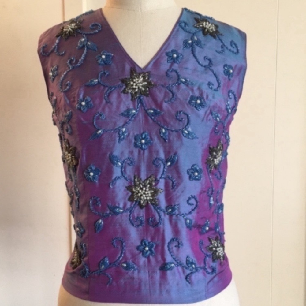 1950s blue silk beaded top, v neck, sleeveless, back zipper, flower detail, S